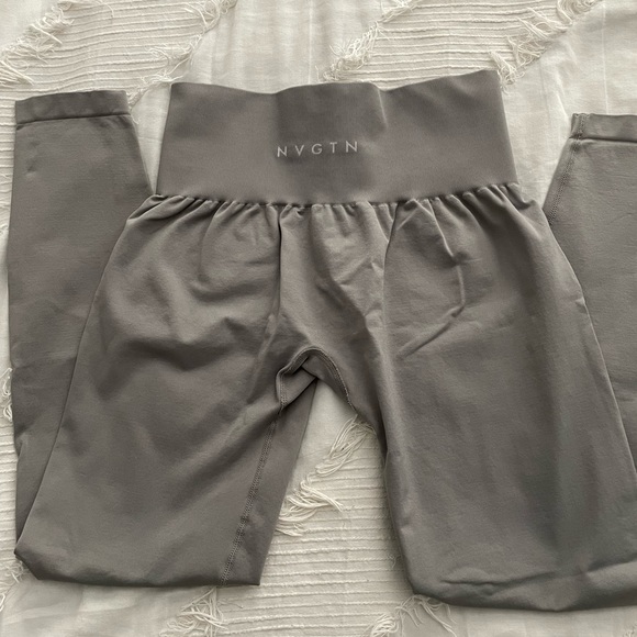 Light Gray Solid Seamless Leggings - Picture 2 of 4